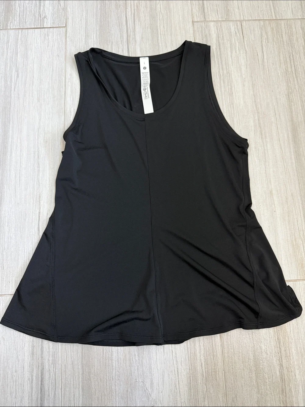 black lululemon lightweight flowy hem tank‎ top large stretchy